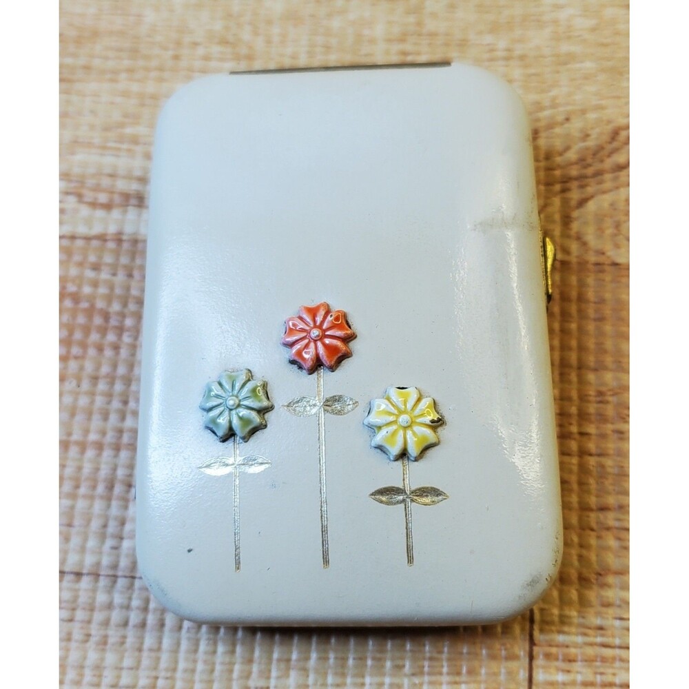 Buxton Key-Tainer Saddle Cowhide Cream Ivory with Colored Flowers